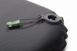 Exped SIM Comfort 7.5 LW Zelfopblazende Slaapmat -Buitenwinkel 1267 1900 6183 sim comfort valve in close 5472x3648 3