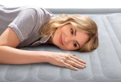 Intex Comfort Plush Luchtbed - Queensize - Ingebouwde Elektrische Pomp -Buitenwinkel 1320 1900 67770 inuse1 2022 300