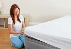 Intex Prime Comfort Luchtbed - Queensize - Ingebouwde Elektrische Pomp -Buitenwinkel 899 1294 64162 inuse1 2020 300 1